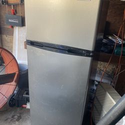 Frigidaire Refrigerator 