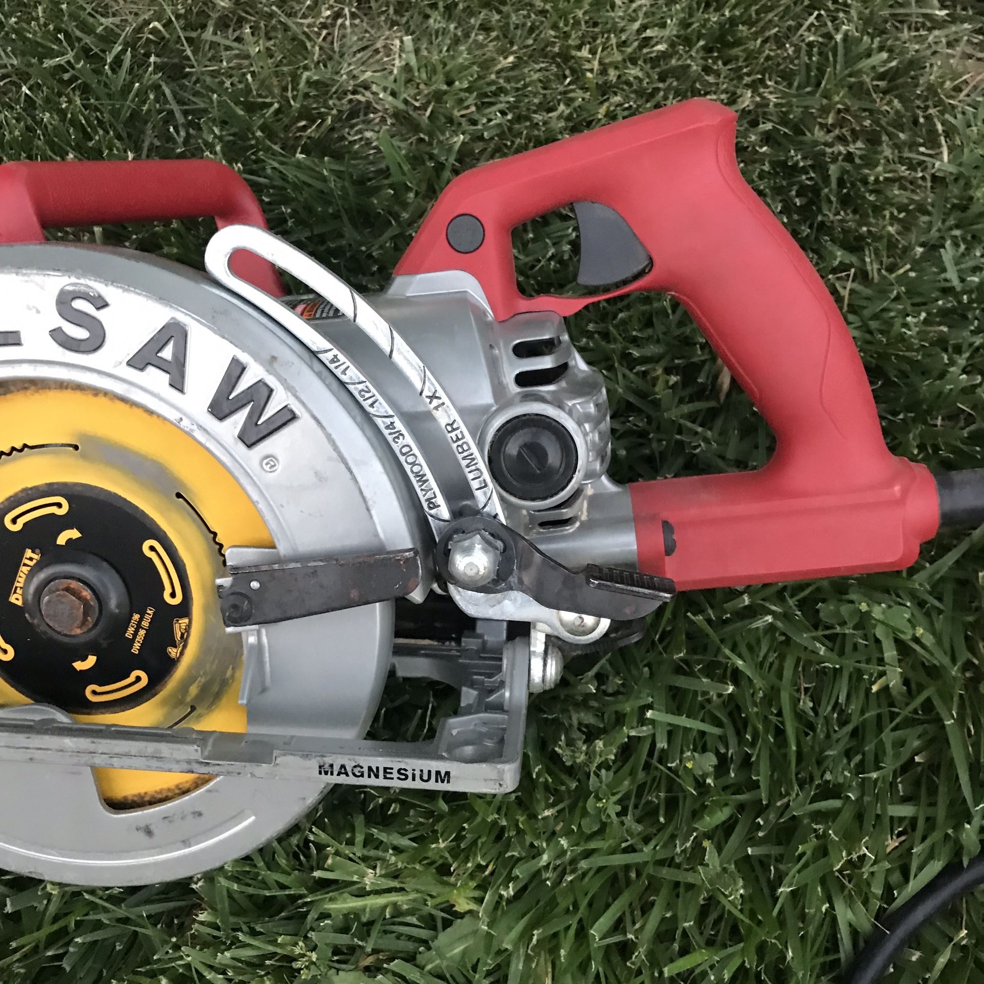 Skilsaw Worm Drive 7 1/4” Circular Saw Mag 77 for Sale in Calimesa, CA