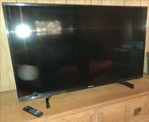 Hisense TV, 41 in, no remote