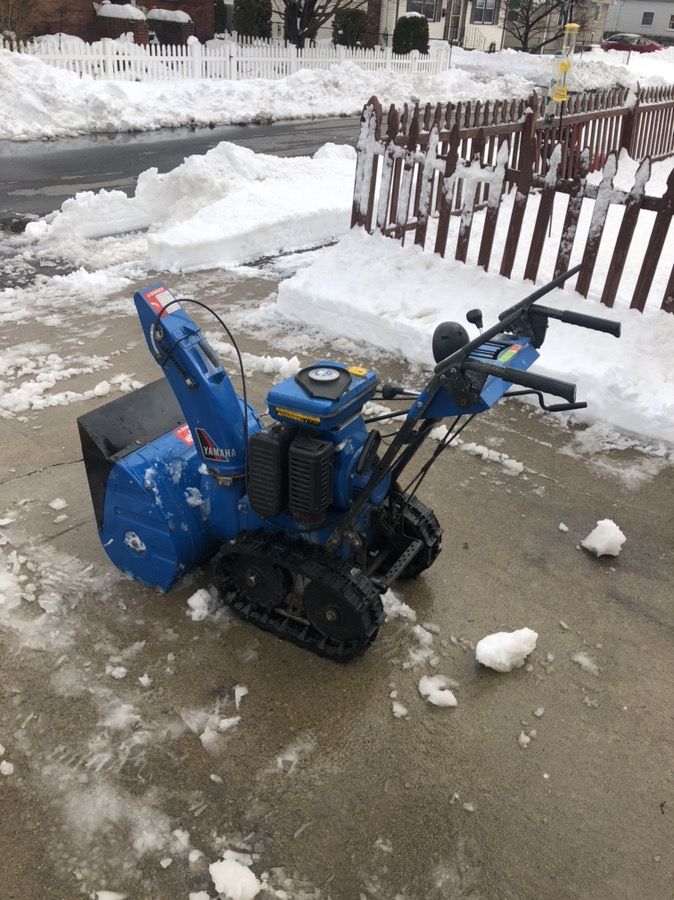 Yamaha YS624 Track Snowblower great shape