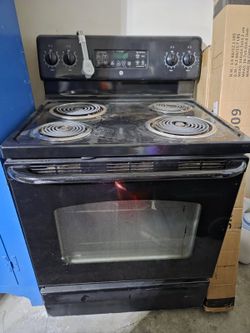 GE - Black 30 in. Wide 4 Elements 5.0 Cu. Ft. Freestanding Electric Range