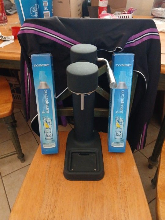 AARKE CARBONATOR Model Name C3-00.and 3 Soda Stream. Co2 Cylinders