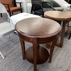 🔥 Elegant Cherry Brown Oval Coffee Table, End Table, Side Table – Brand New in Box! 🔥 