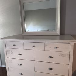 2Dressers And Nightstand 