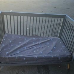 Free Toddler Bed / Baby Crib