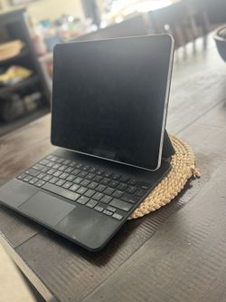 Apple Magic Keyboard for iPad Pro 12.9” (2021) – Perfect Condition