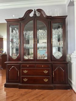 Bassett China Cabinet and Hutch