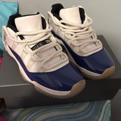 Jordan 11 Low Women Size 6.5