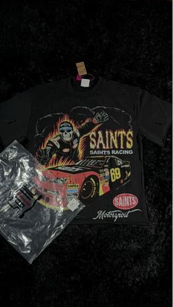 2-3 days paid shipping Saint global t shirt size M With design on front and back