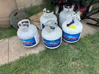 5 Propane Tanks 4 Full
