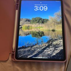 Apple iPad Pro 11”(3rd Gen, M1)—256 GB—Excellent Condition 