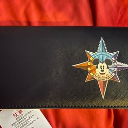 BNWT DISNEY WALLET