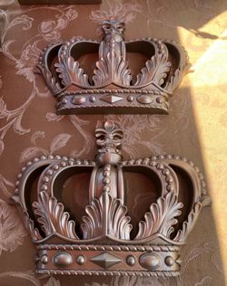 Set of crowns