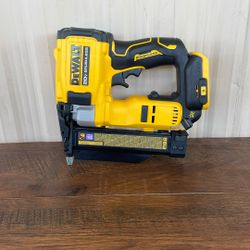 DEWALT  20V MAX Lithium Ion Cordless 23 Gauge Pin Nailer Tool Only