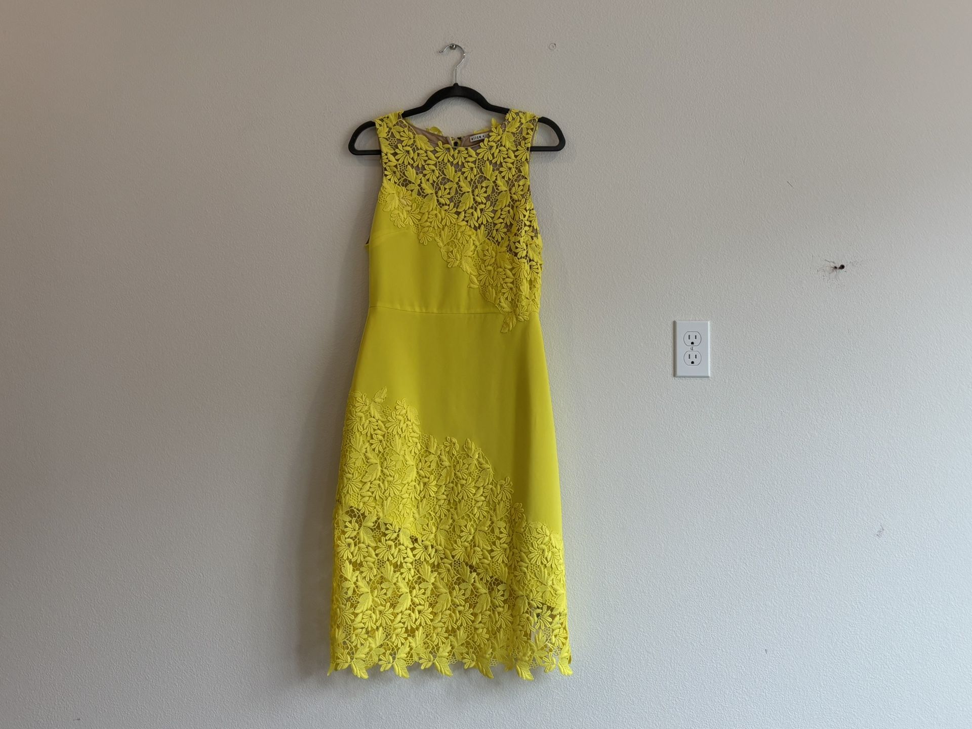 Alice & Olivia Yellow Floral Lace Sheath Dress Size 8