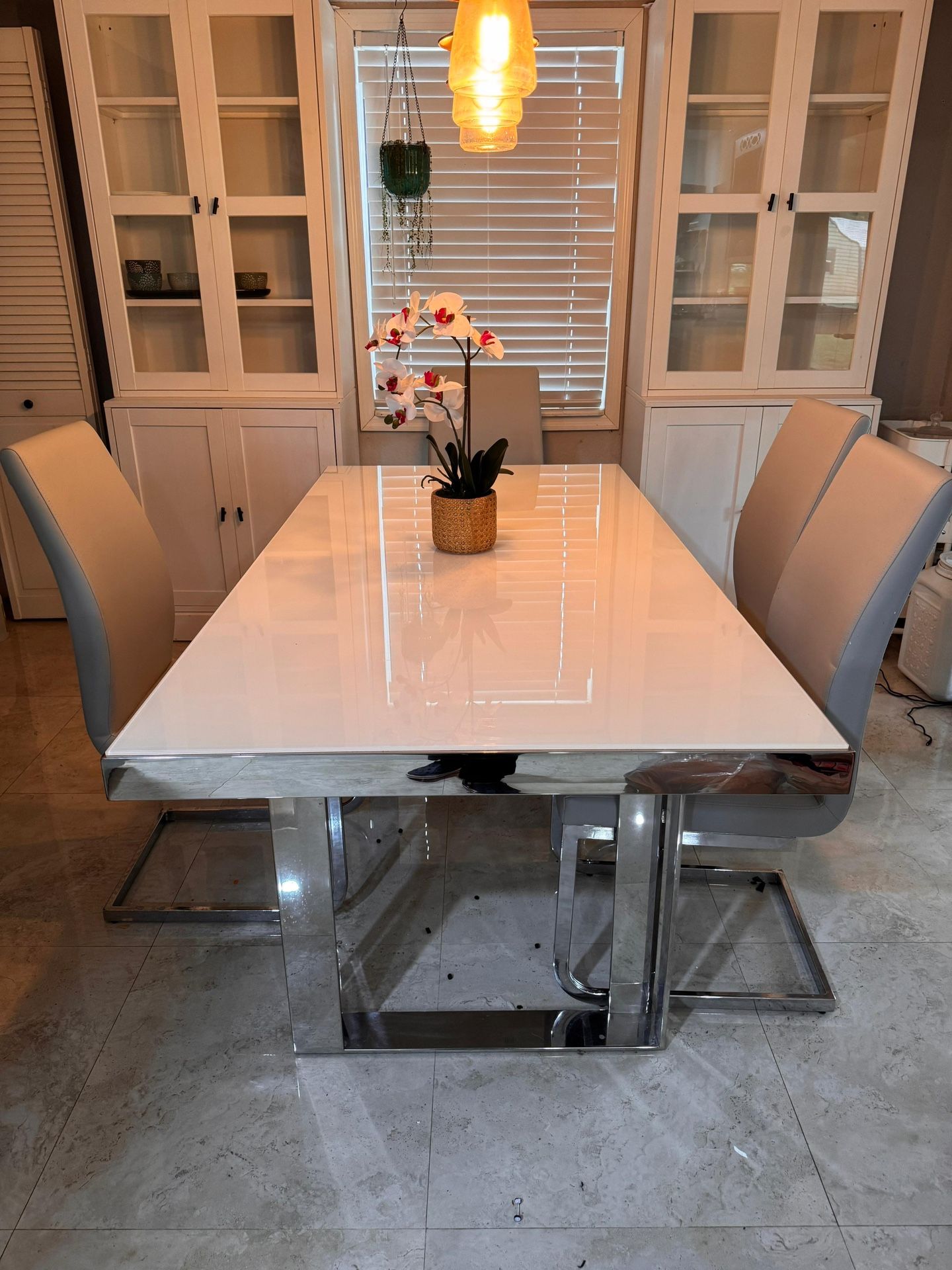 White Glass Rectangular Table With 4 Chair