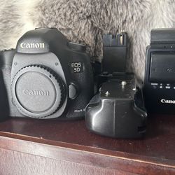 Canon Camera body & battery back 