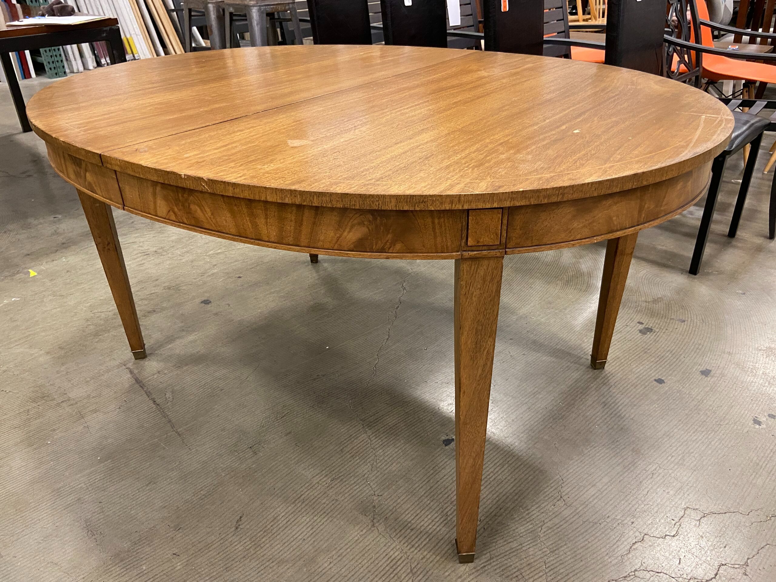 MORGANTON Vintage Oval Wooden Dining Table with 2 Extension Leaves