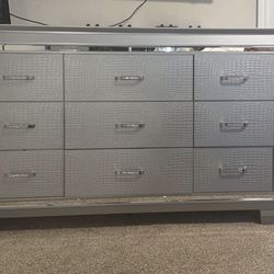 Silver 9 drawer dresser 