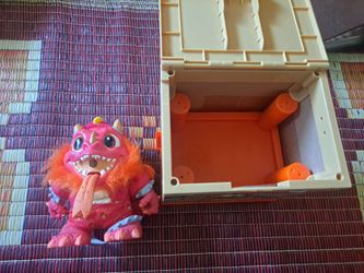 Crate Creatures Surprise with box
