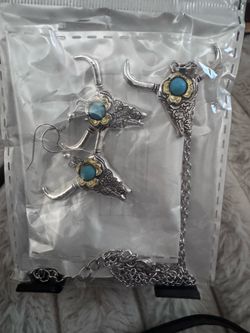Earring and necklace set