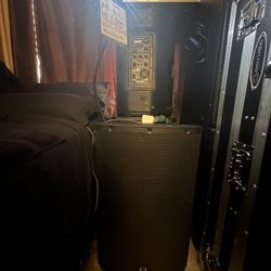 2 TURBOSOUND IQ15 Speaker