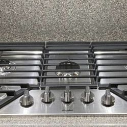 NEW WHIRLPOOL STAINLESS STEEL GAS 36” WIDE COOKTOP 
