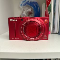 Nikon Coolpix S8200