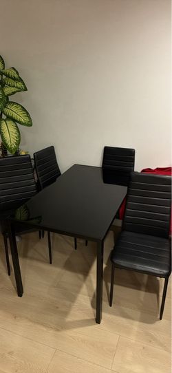 Dinning Table + 4 Chairs