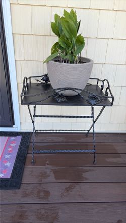BLACK WROUGHT IRON TABLE