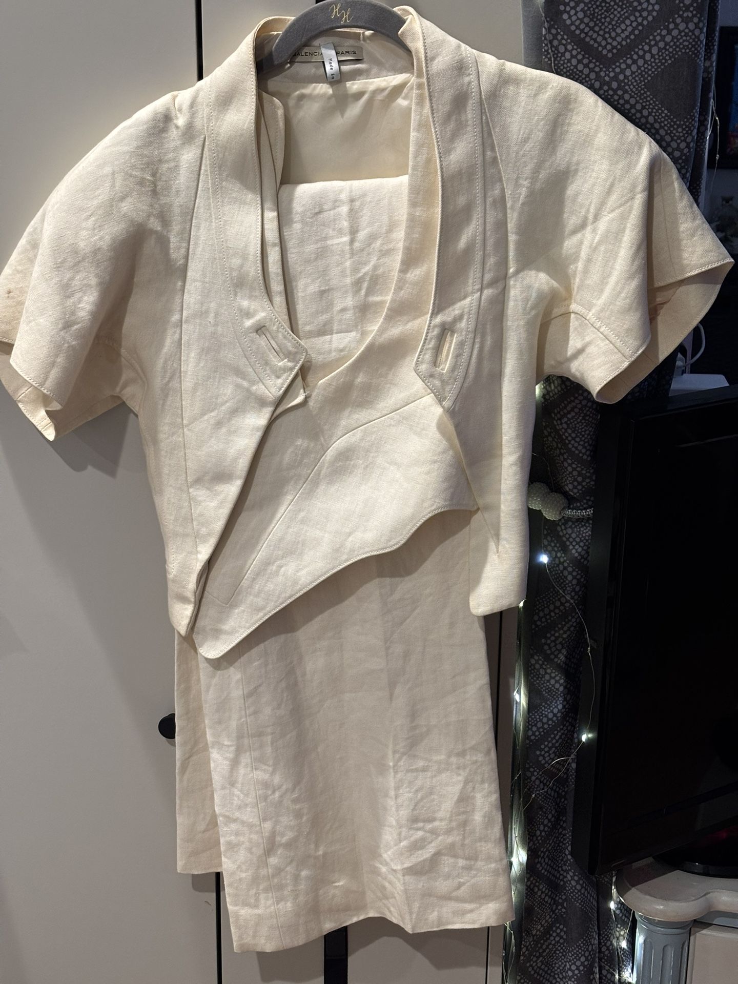 https://offerup.com/redirect/?o=QmFsZW5jaWFnYS5QYXJpcw== Linen Pants Suit
