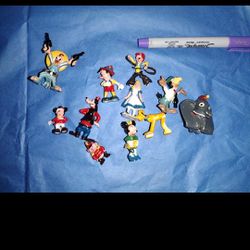 Lot of miniature Disney figurines Alice in wonderland Pinocchio Pluto and mo