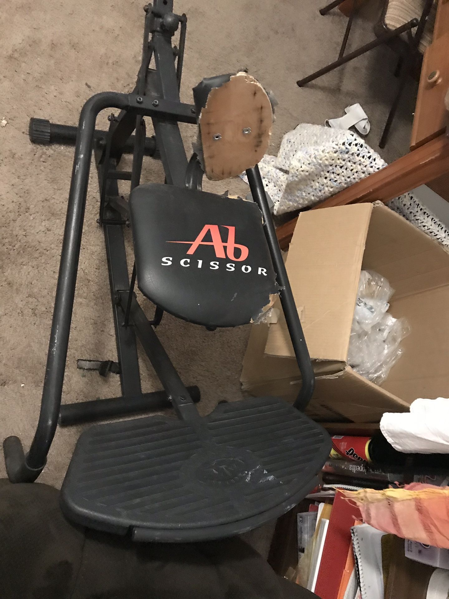 Scissor abs exercise equipment