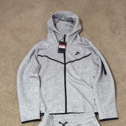 Grey Nike Tech Set