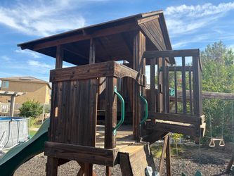 Free kids play structure