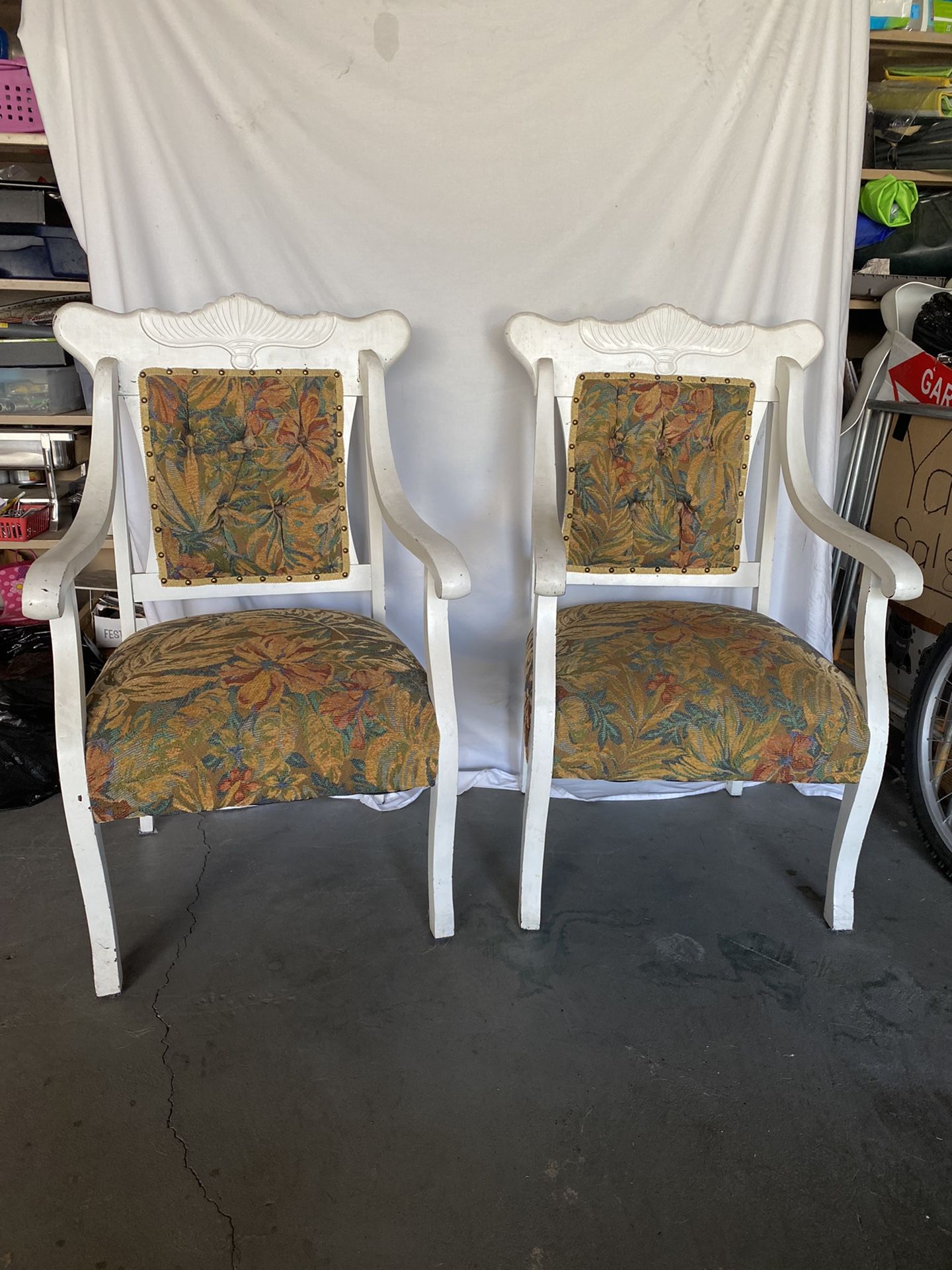 White mid Century Chairs