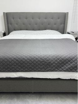 Great king bed with 2 night stands
