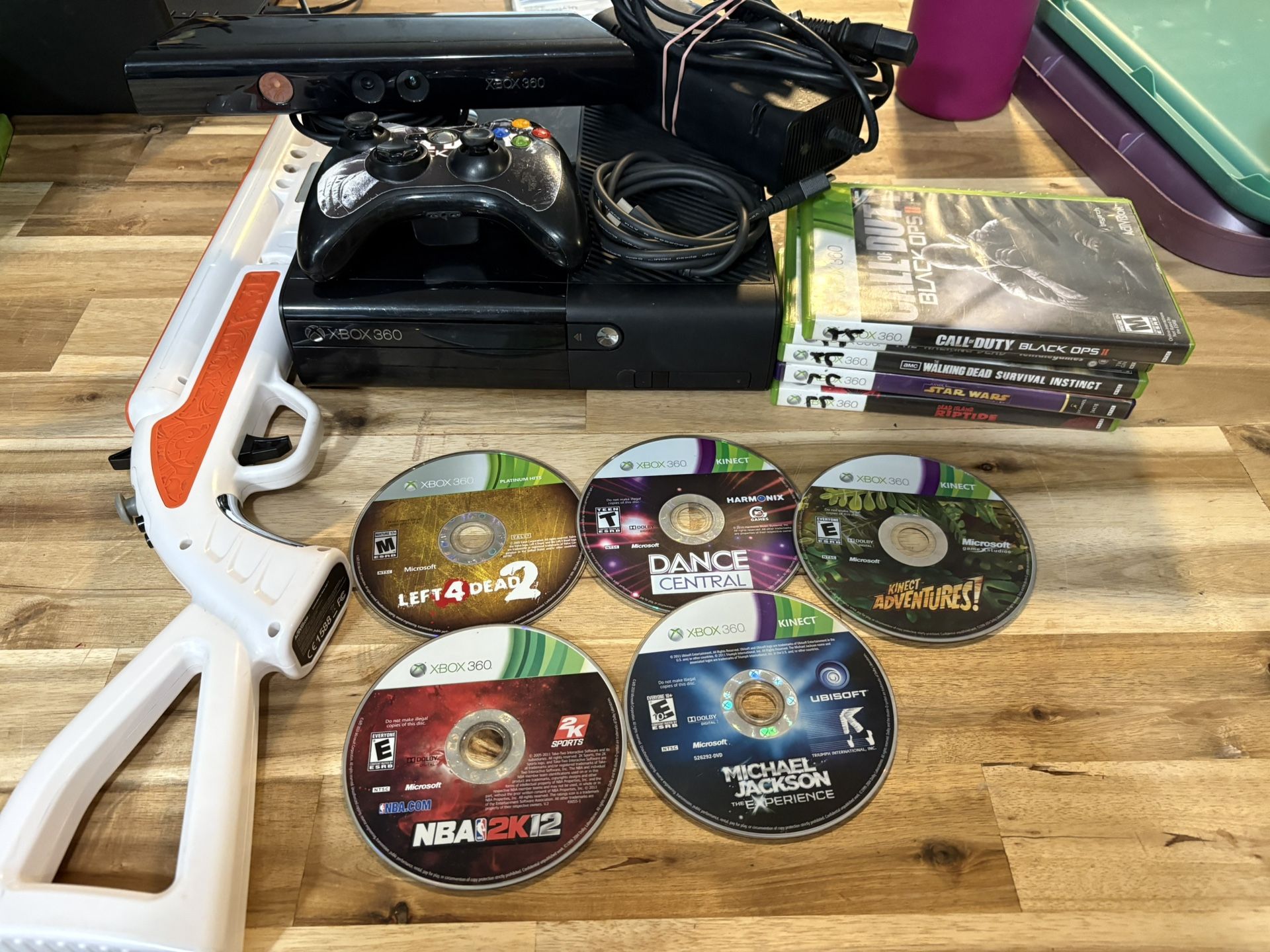 Xbox 360 E with Kinect an 10 games