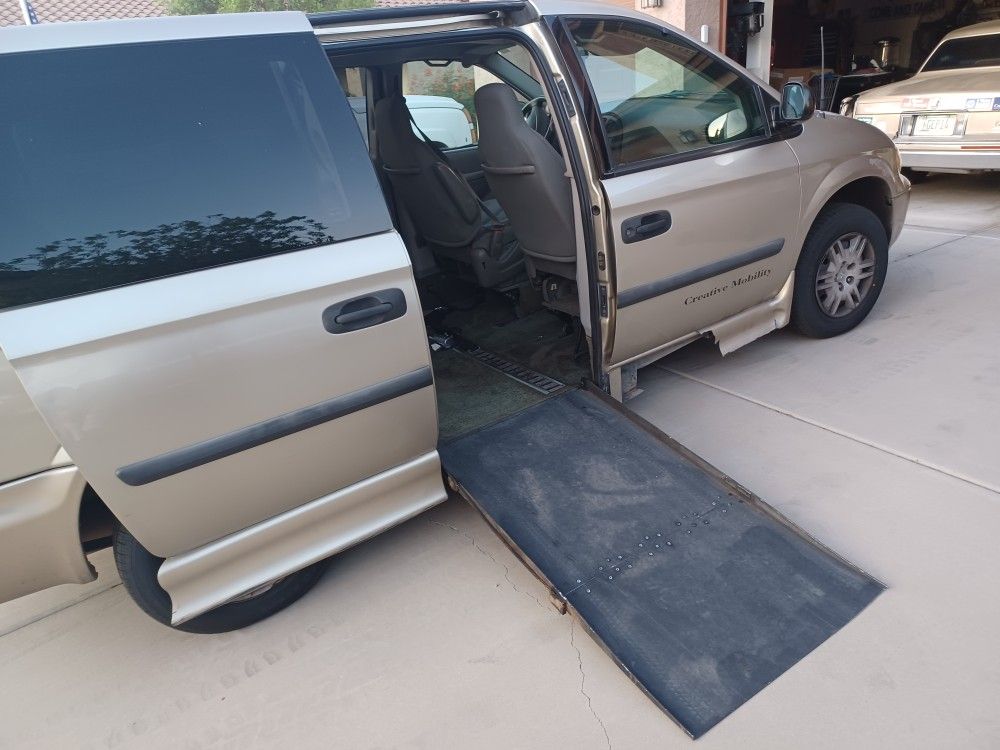 2005 Dodge Grand Caravan