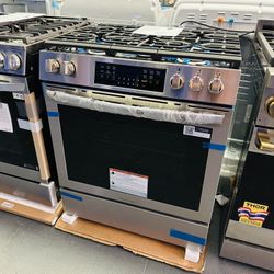 Frigidaire Gallery 30” Gas Range Slide In Air Fry 