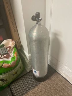 Scuba tank 80ft hydro and viz good and filled recently, ready to dive