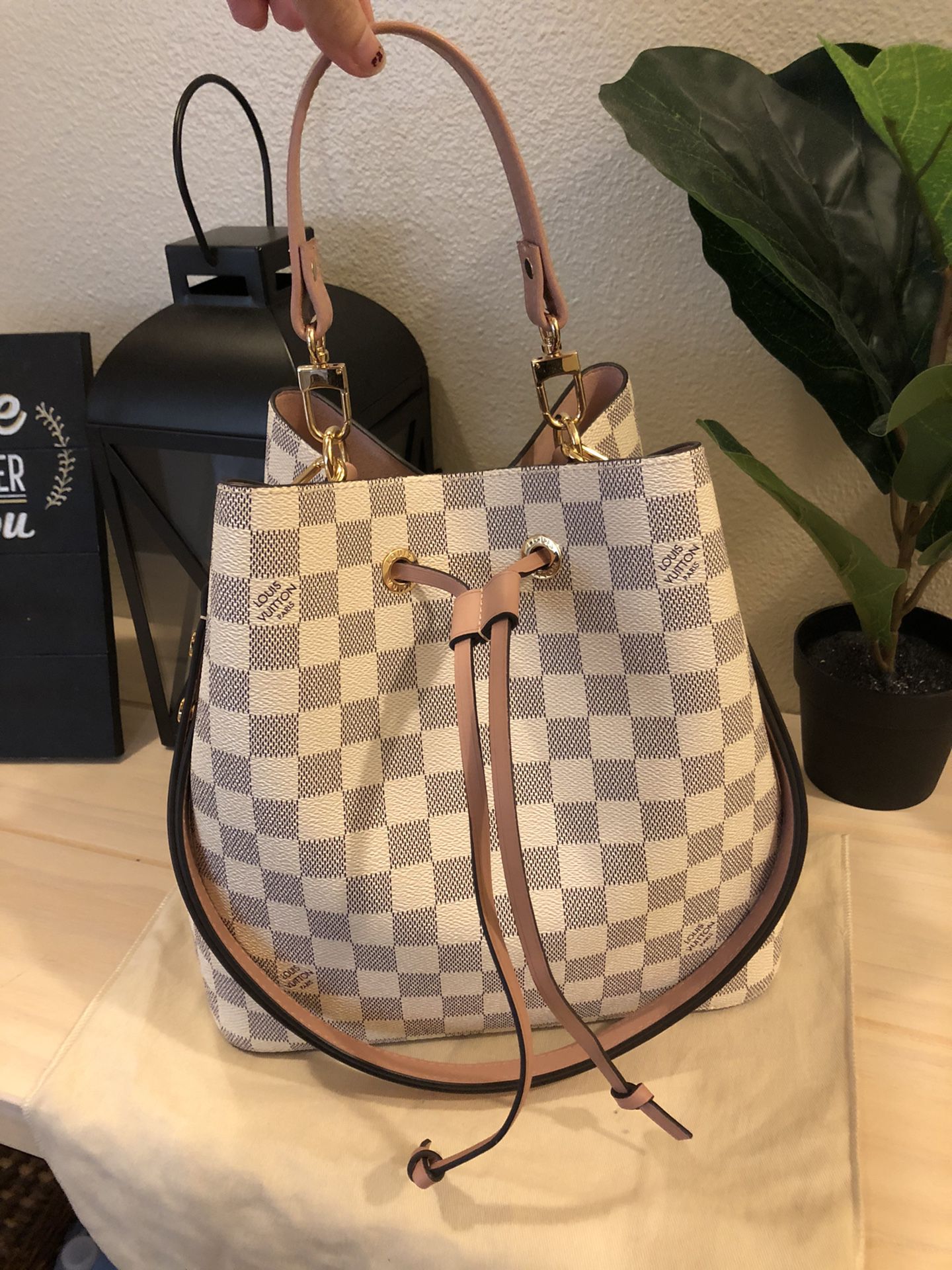 AuthentiLouis Vuitton neonoe MM in perfect condition like new.
