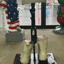 Aluminum soldier's helmet and weapon!!!