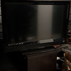  32in Vizio Tv ( Comes W Power Cord And Remote )