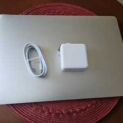 Apple Macbook Pro i7 16gb Ram 500gb SSD Drive 16" Screen 4GB GPU Radeon Pro  2019