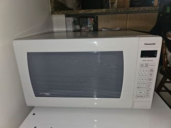 Panasonic
Microwave Oven, white.