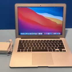 MacBook Air (13-inch 2013 ) Core I5 , Memory 4 Ram , Storage 256 With Charger 
