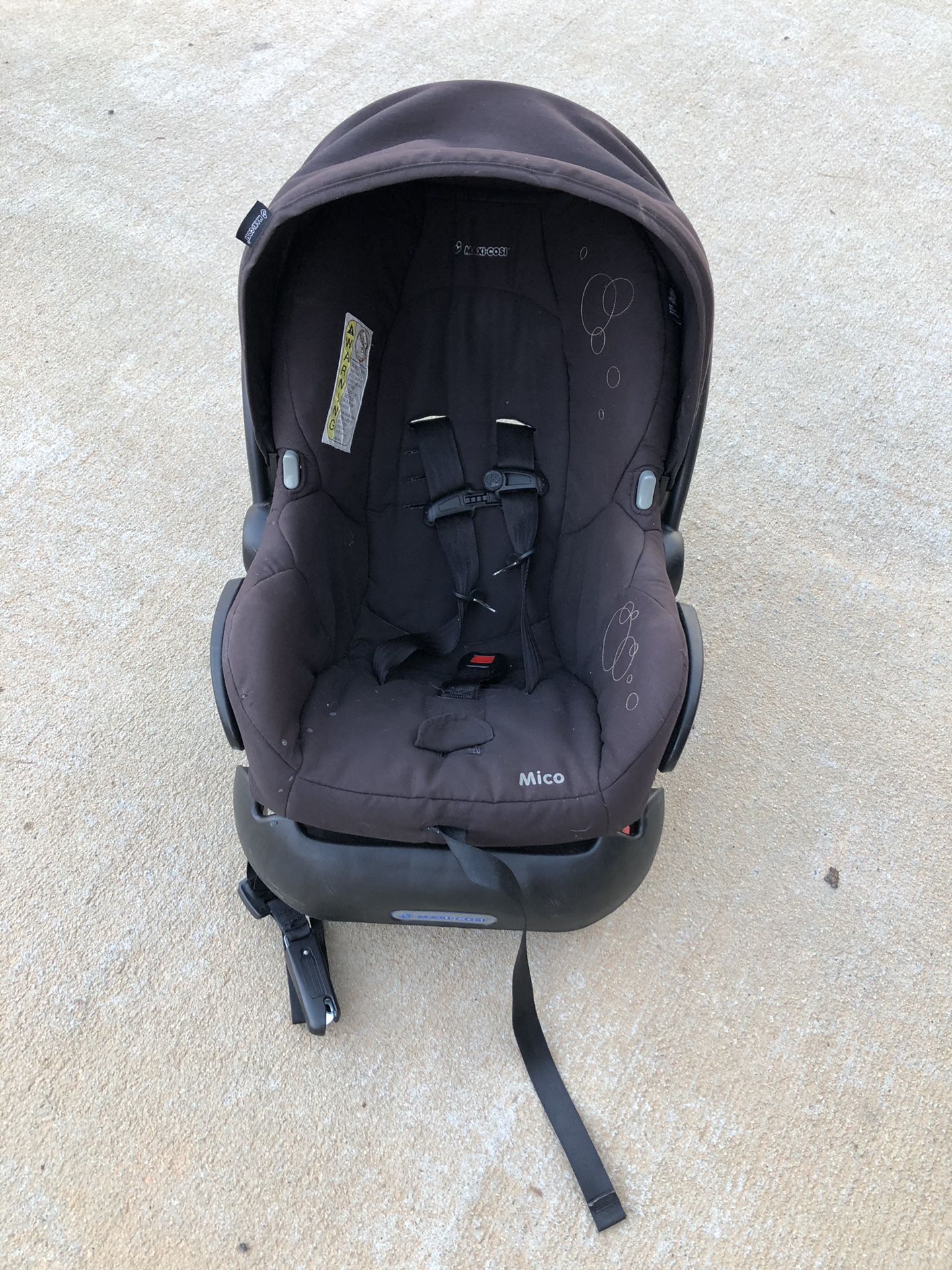 Maxi Cosi baby car seat with base