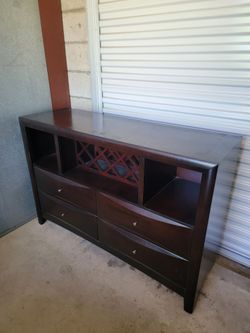 Wine cabinet