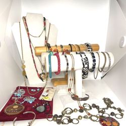 Wonderful Vintage Jewelry!  Br606